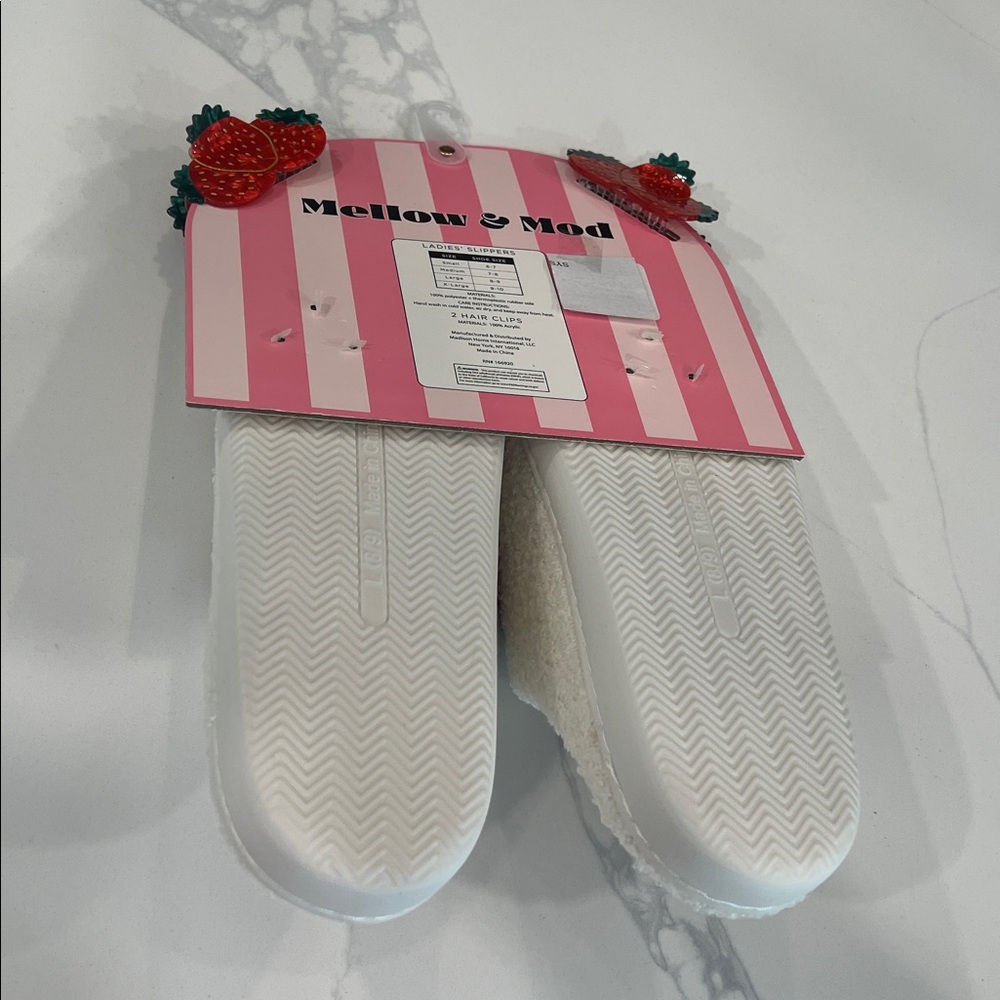 🍓🍓Slippers & Hair🍓Clips!! - Picture 9 of 12